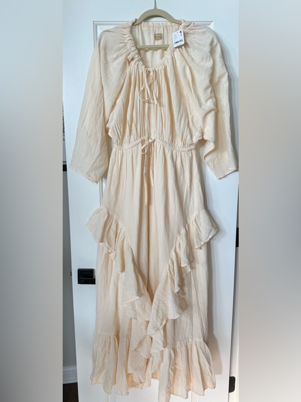 Free People buttercream Ruffle Maxi Dress nwt small-adjustable drawstrings - Picture 3 of 4